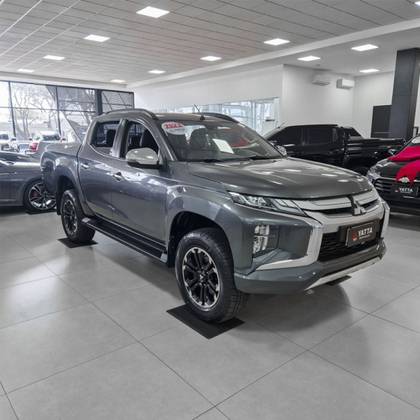 MITSUBISHI L200 TRITON 2.4 16V TURBO DIESEL SPORT HPE CD 4P 4X4 AUTOMÁTICO MITSUBISHI L200 TRITON 2.4 16V TURBO DIESEL SPORT HPE CD 4P 4X4 AUTOMÁTICO